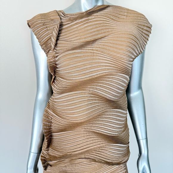 NWT!!! Issey Miyake 2 pieces set skirt/ top Size M Retail 800$ - Picture 2 of 10